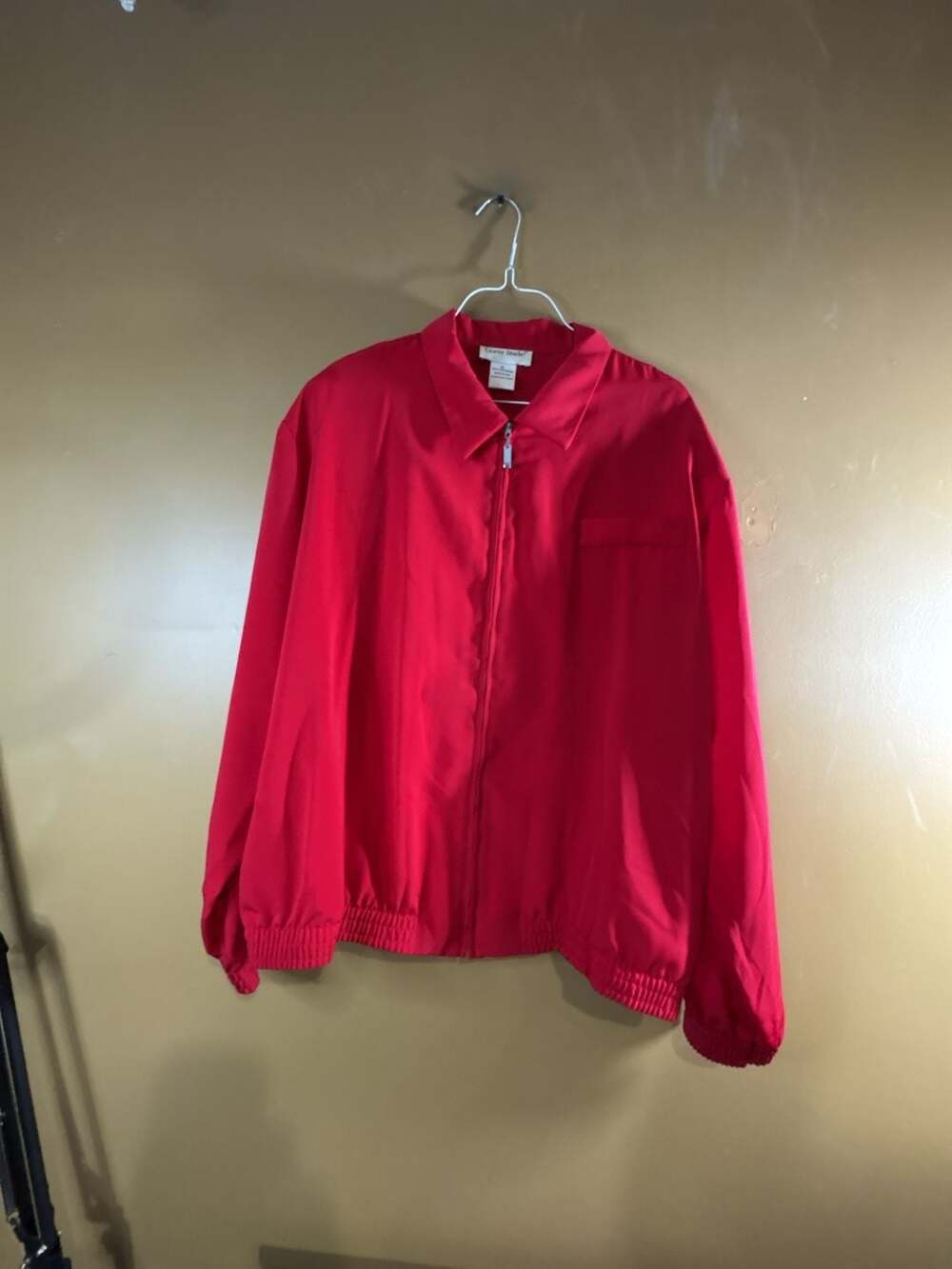 HC1121. Graver Studio Red 100% Polyester Full Zip Jacket Size XL